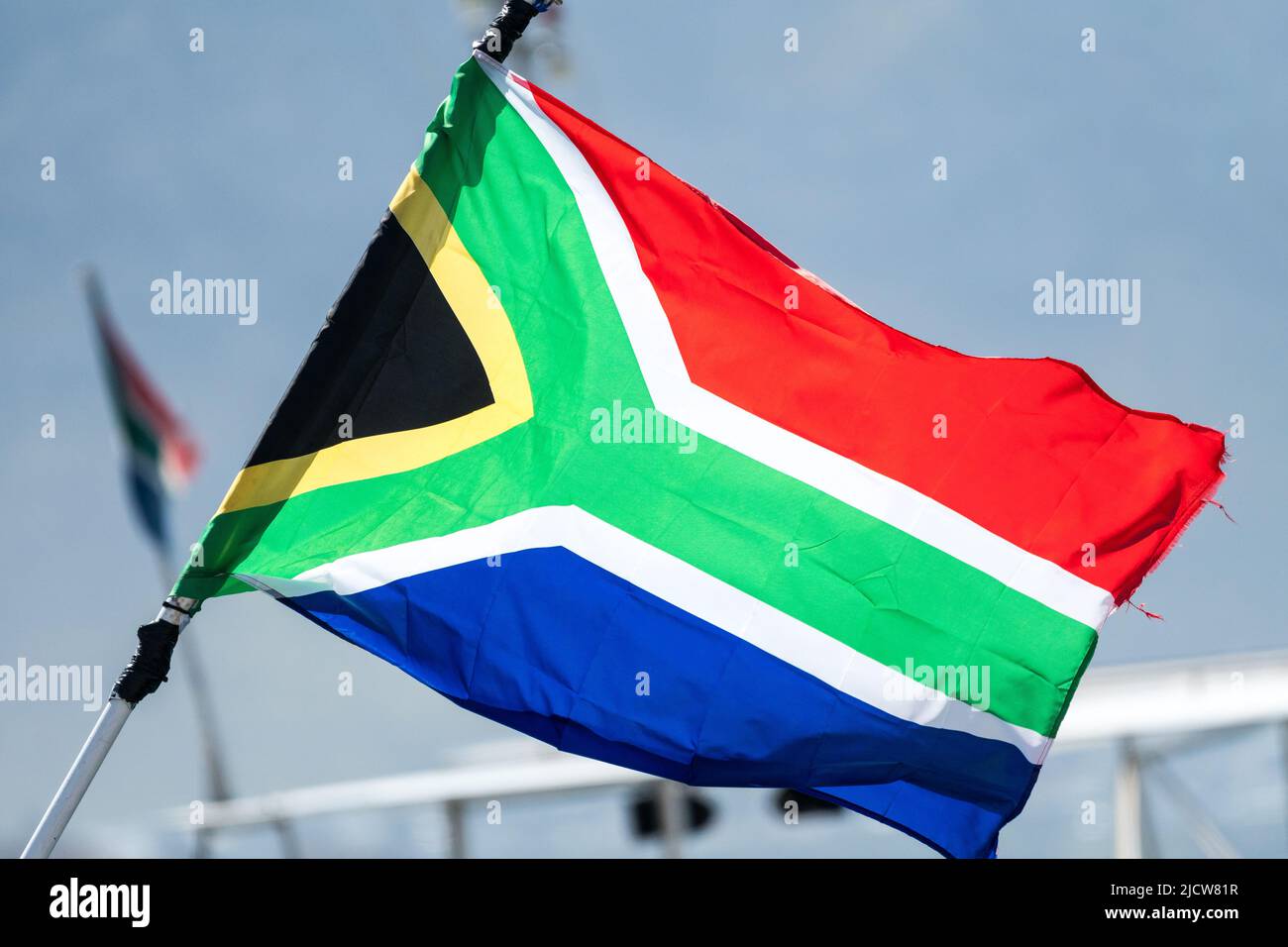 Südafrikanische Nationalflagge offen, entrollte Konzept Nationalstolz, Staatsbürgerschaft, nationale Identität Stockfoto