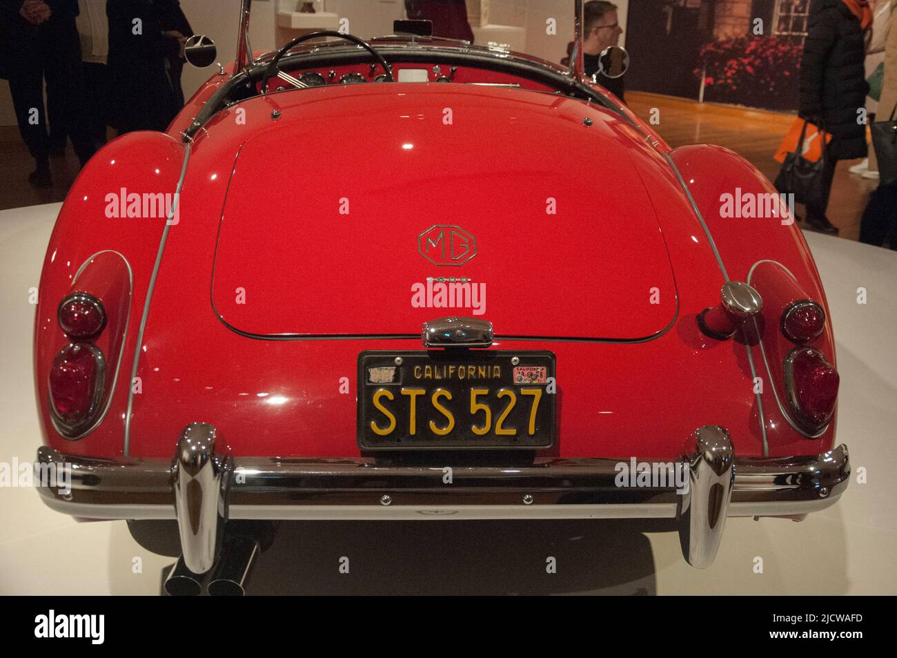 Elvis Prestleys MGA Coupé, eines seiner vielen Autos, bei Elvis: Direkt von Graceland in der Bendigo Art Gallery, Victoria, Australien Stockfoto