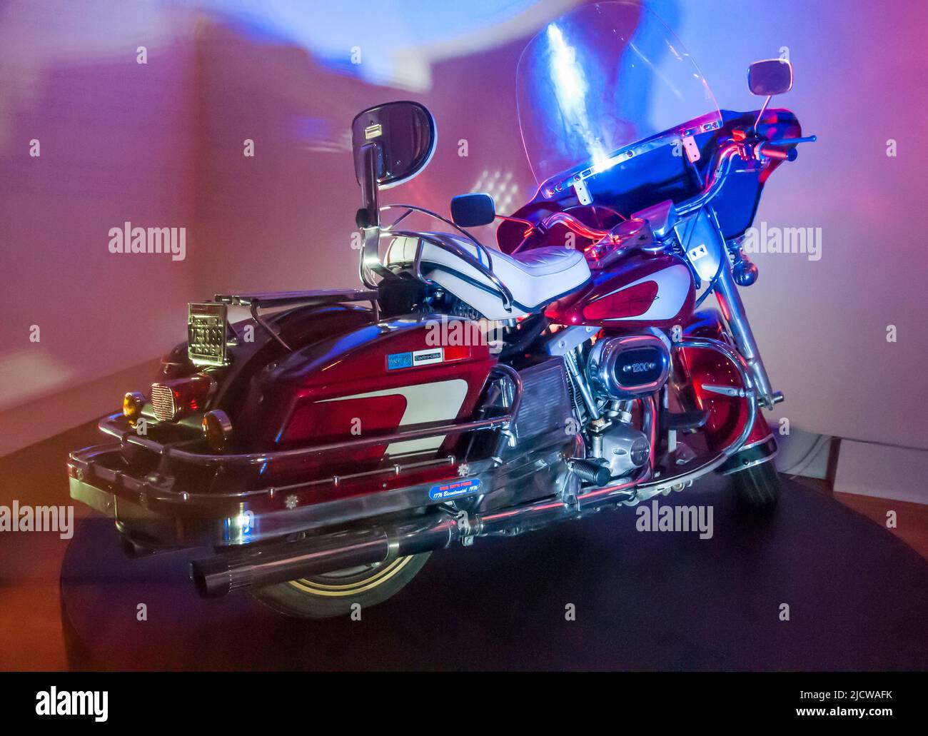 Elvis Prestley's Harley Davidson Touring Motorrad, ausgestellt bei Elvis: Direkt von Graceland in der Bendigo Art Gallery, Victoria, Australien Stockfoto