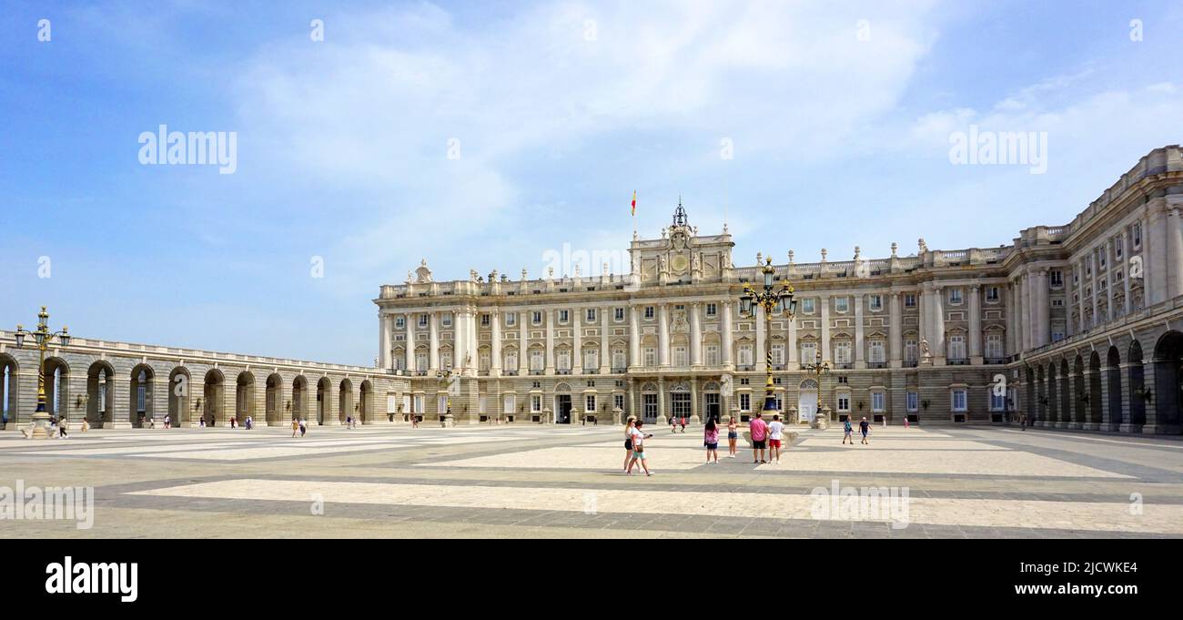 Fassade des Königspalastes in Madrid Spanien.wird für staatliche Zeremonien verwendet. Stockfoto