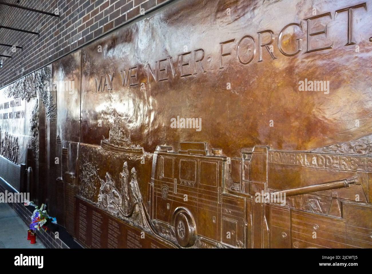 Die Gedenktafel in New York darf nie vergessen werden Stockfoto