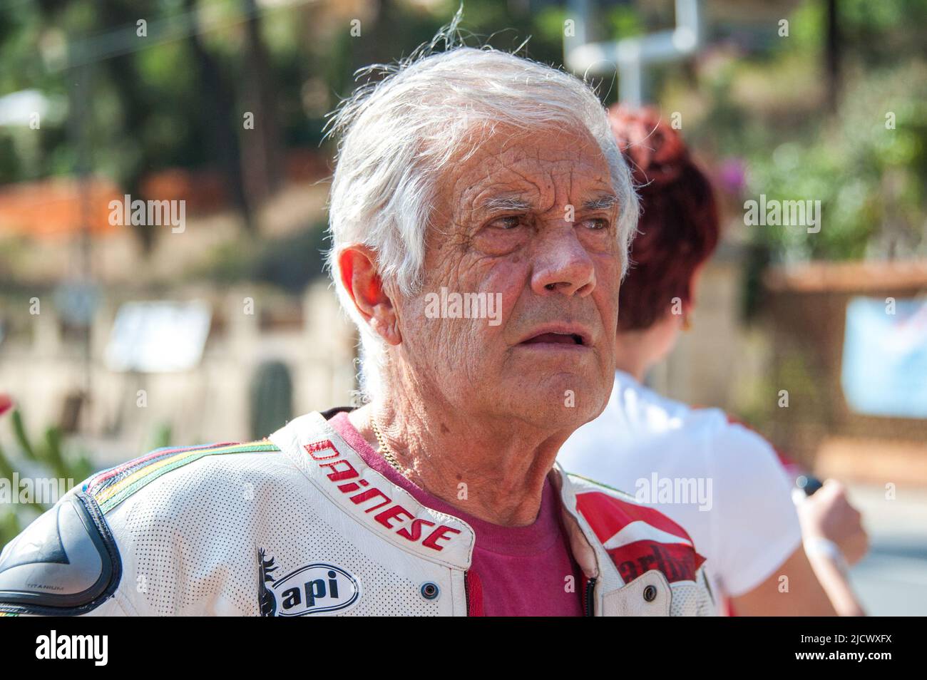 Giacomo Agostini nahm einige Tage vor seinem 80.. Geburtstag an der historischen Re-Inszenierung des Ospedaletti Circuit (Italien) Teil Stockfoto