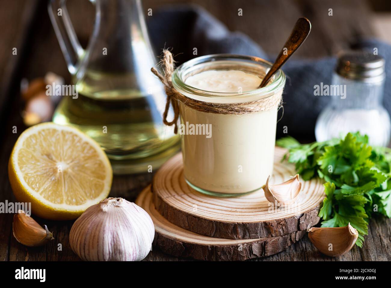 Aioli-Sauce in einem Glas Stockfoto