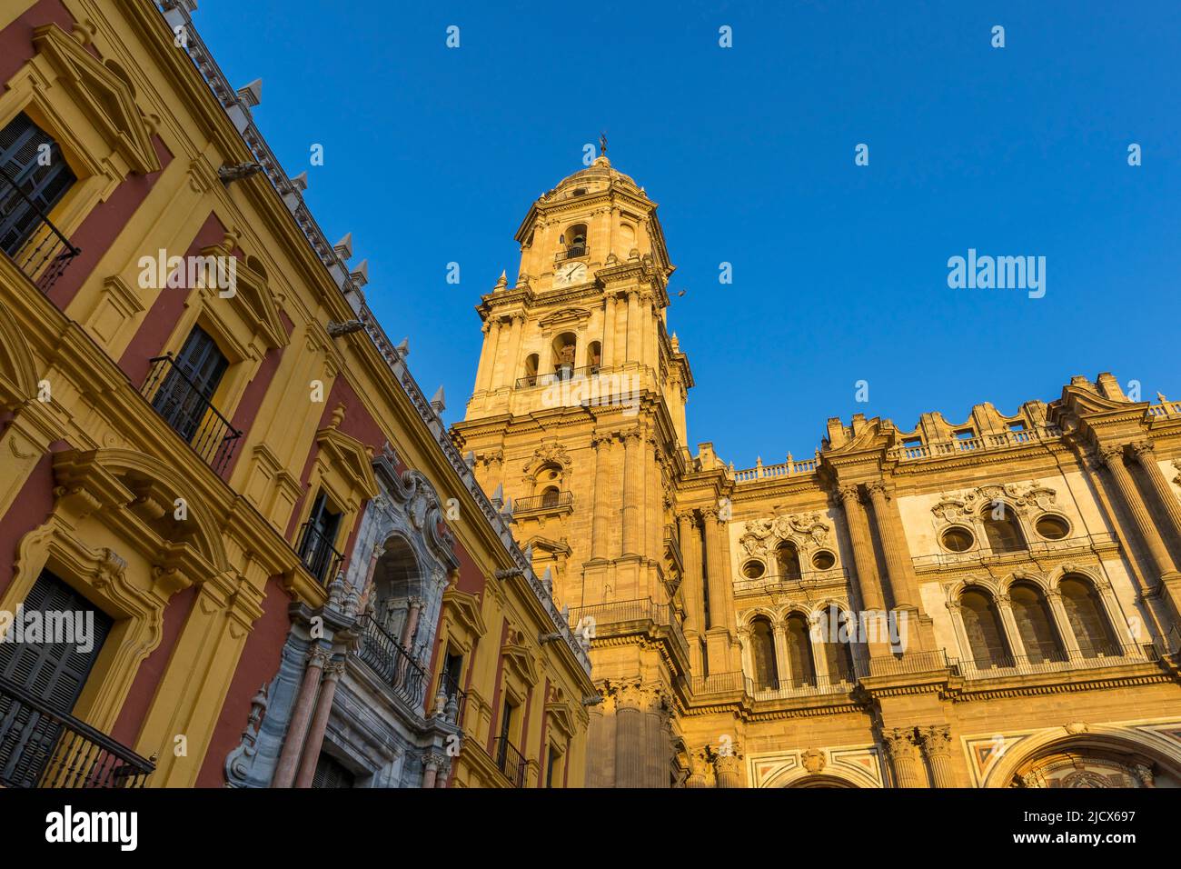 Kathedrale unserer Lieben Frau von der Menschwerdung vom Obispo-Platz aus gesehen, Malaga, Costa del Sol, Andalusien, Spanien, Europa Stockfoto