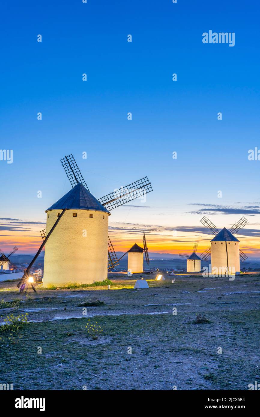 Windmühlen, Campo de Criptana, Ciudad Real, Kastilien-La Mancha, Spanien, Europa Stockfoto