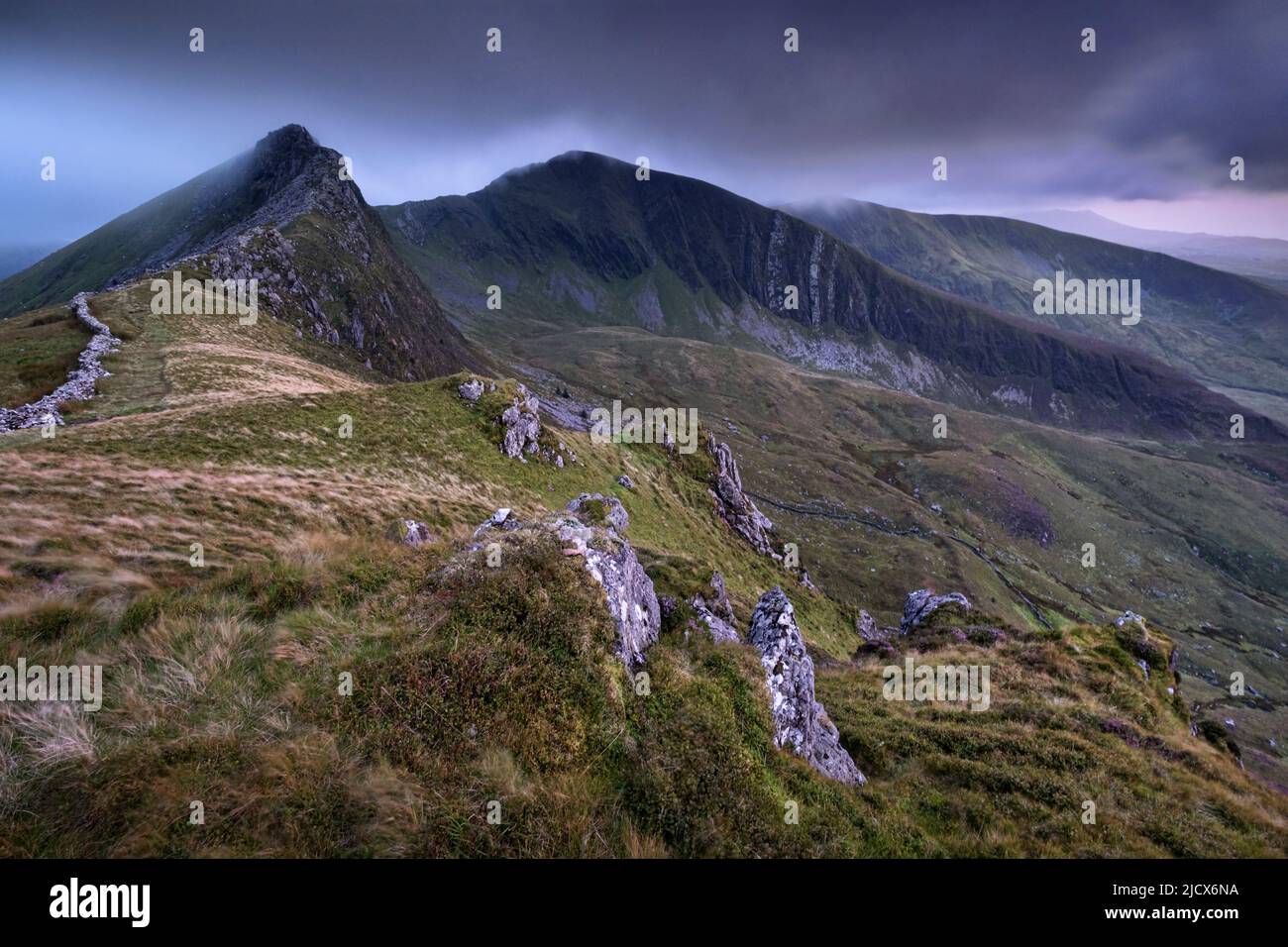 Mynydd Drws y Coed, Trum y Ddysgl und der Nantlle Ridge von Y Garn, Snowdonia National Park, Nordwales, Großbritannien, Europa Stockfoto