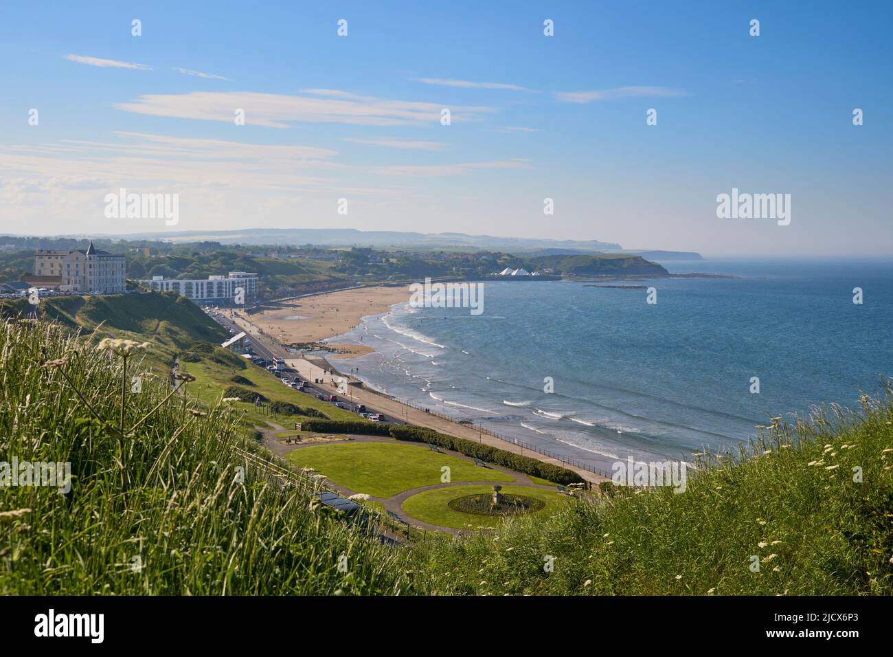 Blick auf North Bay, Scarborough, Yorkshire, England, Vereinigtes Königreich, Europa Stockfoto