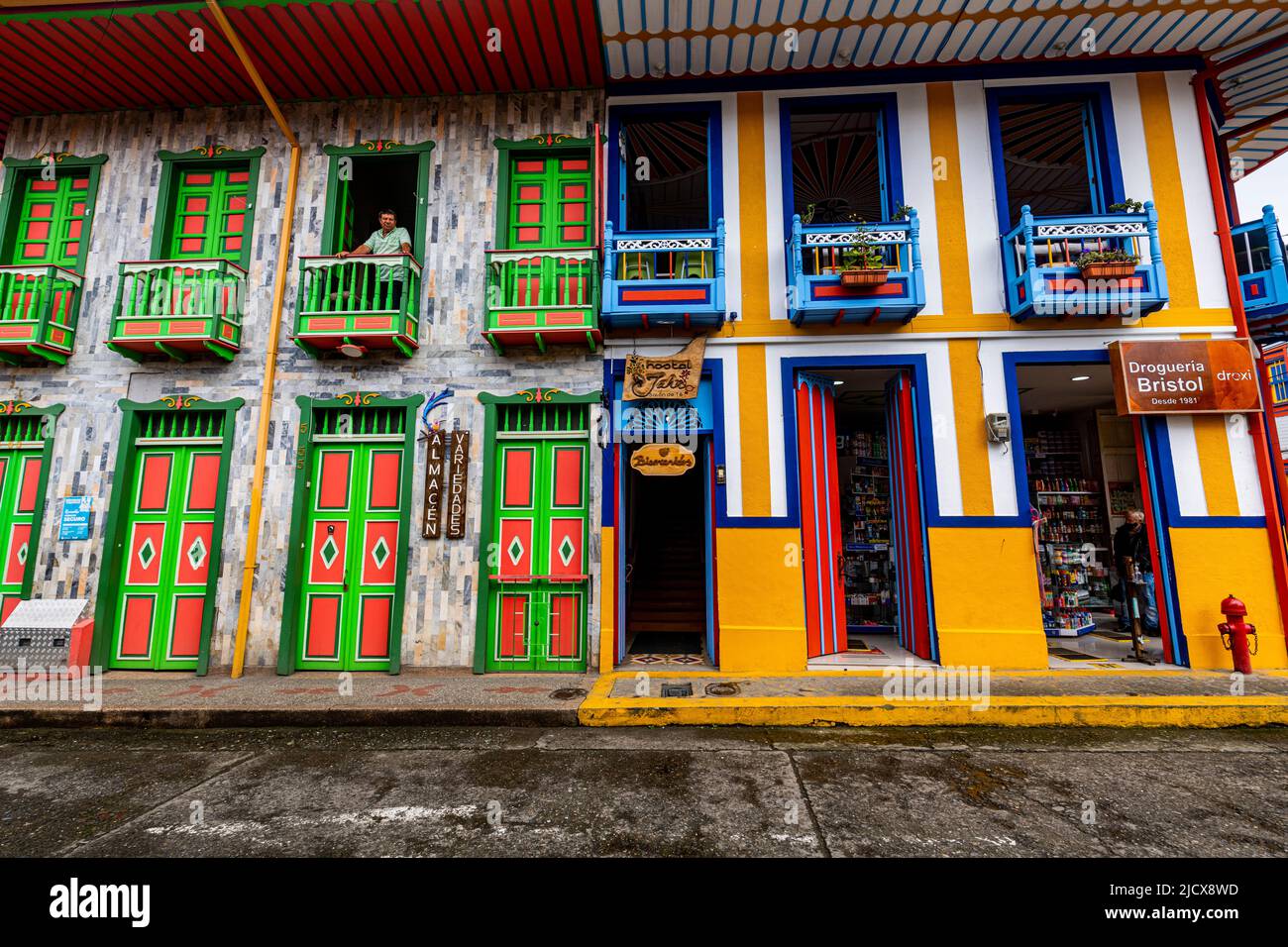 Farbenfrohe Häuser in Filandia, UNESCO-Weltkulturerbe, Kaffee-Kulturlandschaft, Quindio, Kolumbien, Südamerika Stockfoto