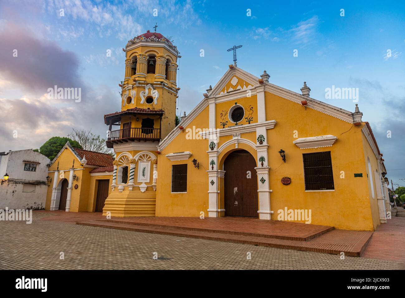 Iglesia De Santa Barbara, Mompox, UNESCO-Weltkulturerbe, Kolumbien, Südamerika Stockfoto