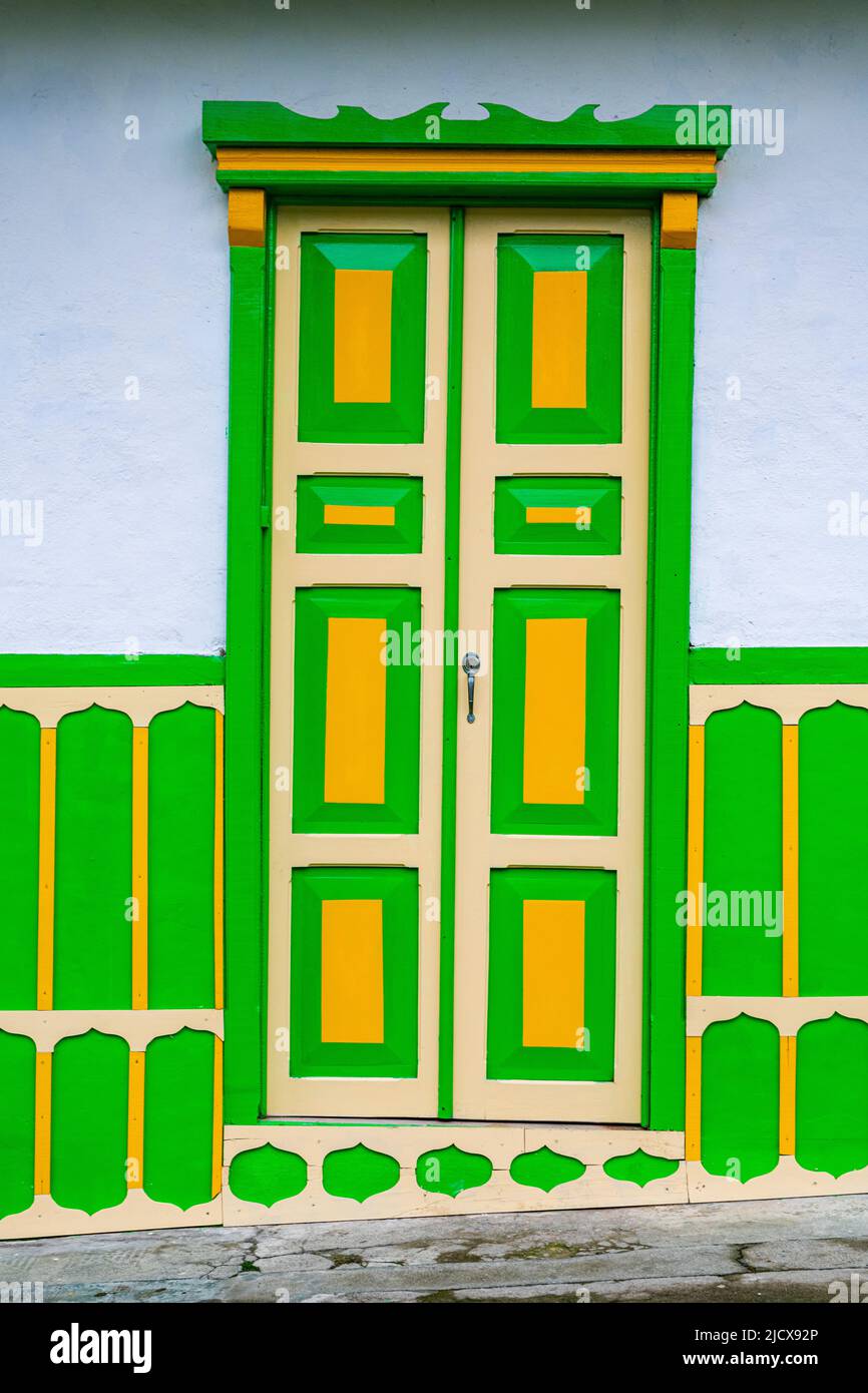 Bunte Türen, Salento, UNESCO-Weltkulturerbe, Kaffee-Kulturlandschaft, Kolumbien, Südamerika Stockfoto