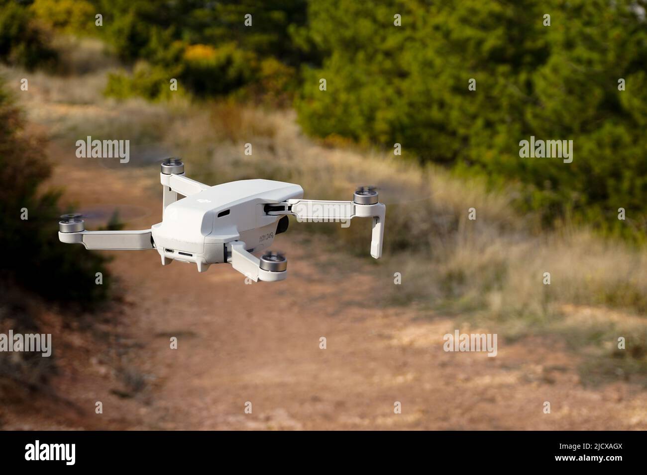 29 Dezember 2020 Eskisehir Türkei. DJI Mavic Mini Air Drohne in der Luft Nahaufnahme Stockfoto