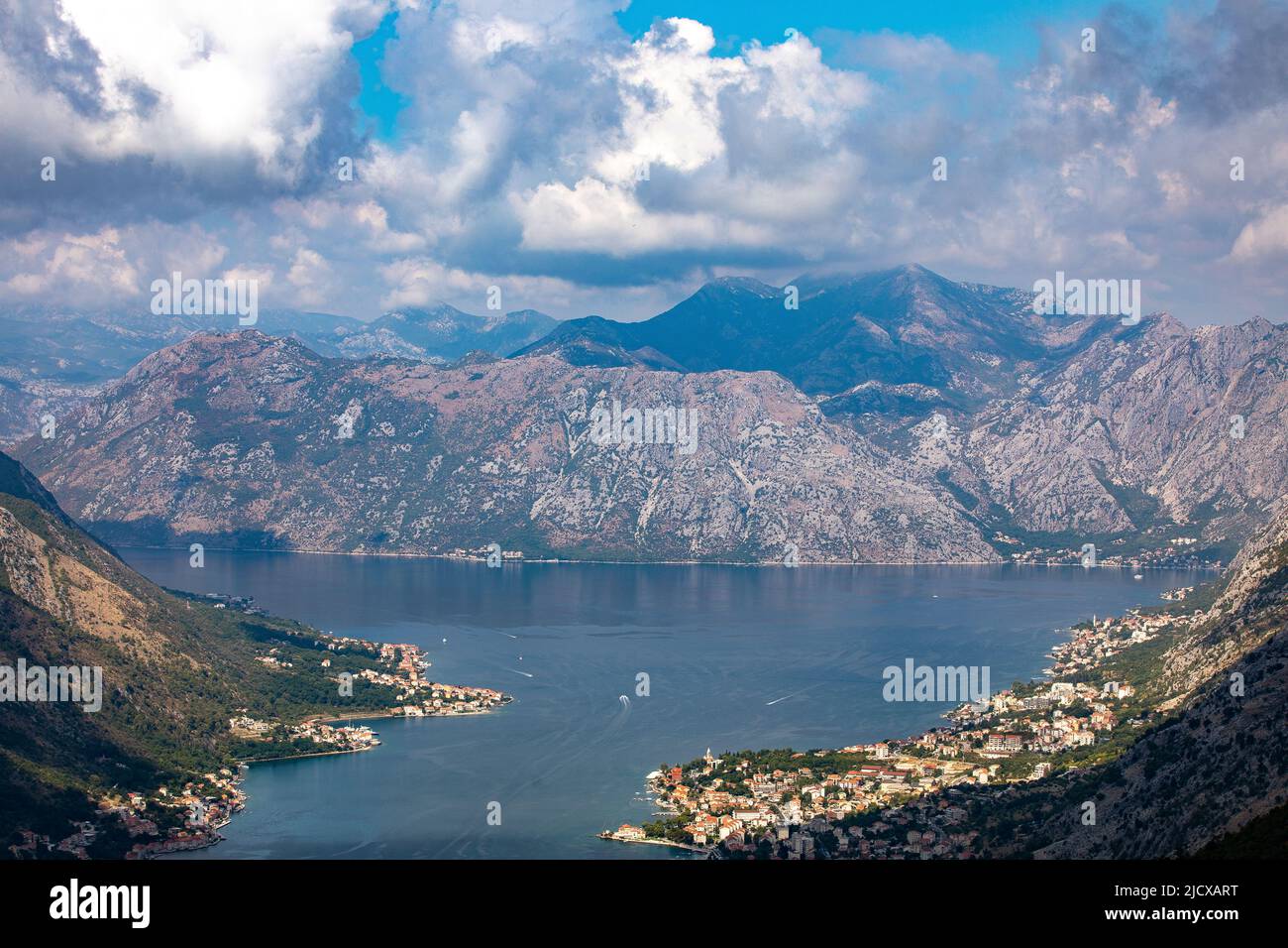Blick auf die Bucht von Kotor, UNESCO-Weltkulturerbe, Montenegro, Europa Stockfoto