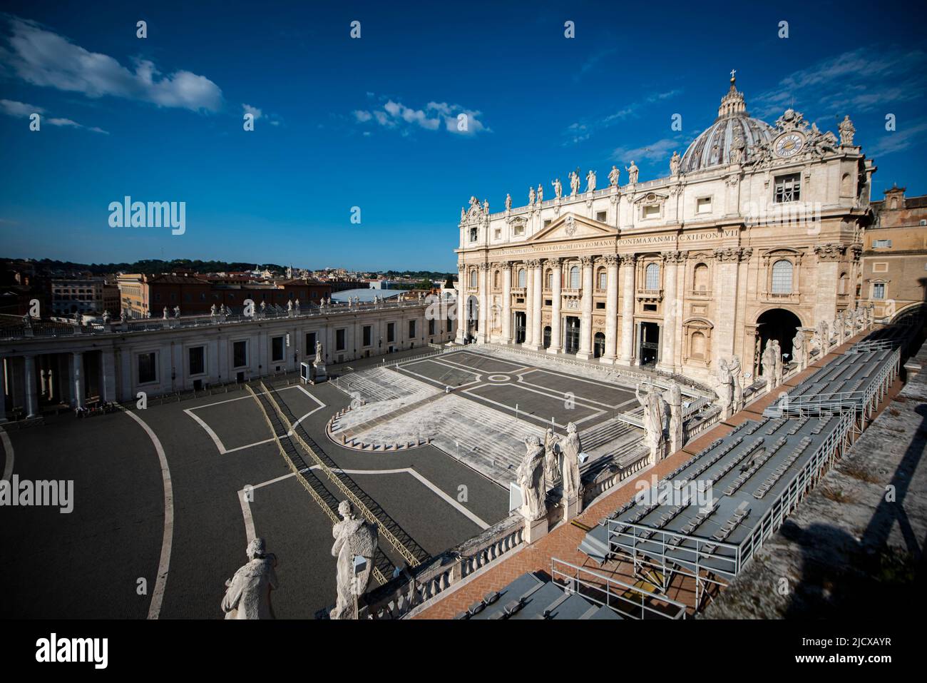 Leere Piazza San Pietro im Vatikan, UNESCO-Weltkulturerbe, Rom, Latium, Italien, Europa Stockfoto