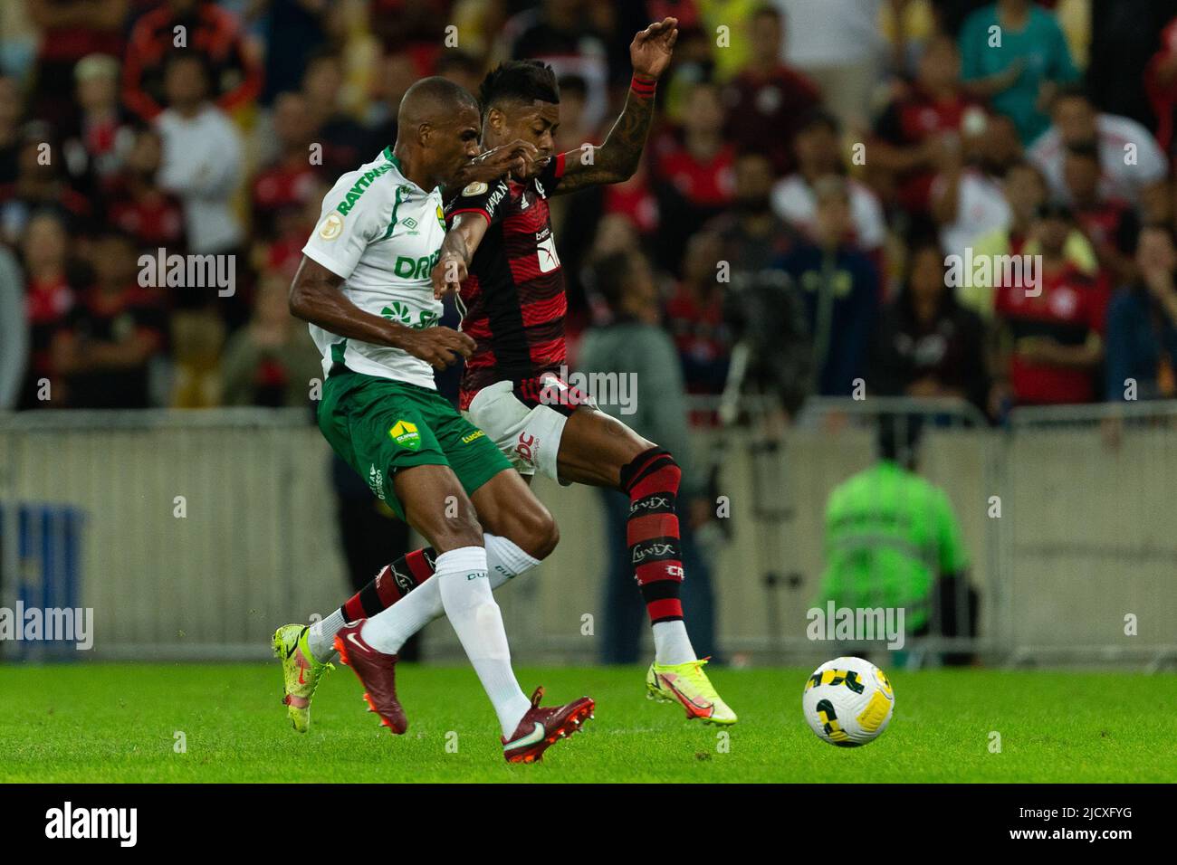 Rio De Janeiro, Brasilien. 15.. Juni 2022. Bruno Henrique von Flamengo während des Spiels zwischen Flamengo und Cuiaba im Rahmen der Brasileirao Serie A 2022 im Maracana Stadium am 15. Juni 2022 in Rio de Janeiro, Brasilien. (Foto: Ruano Carneiro/Carneiro Images/Sipa USA) Quelle: SIPA USA/Alamy Live News Stockfoto