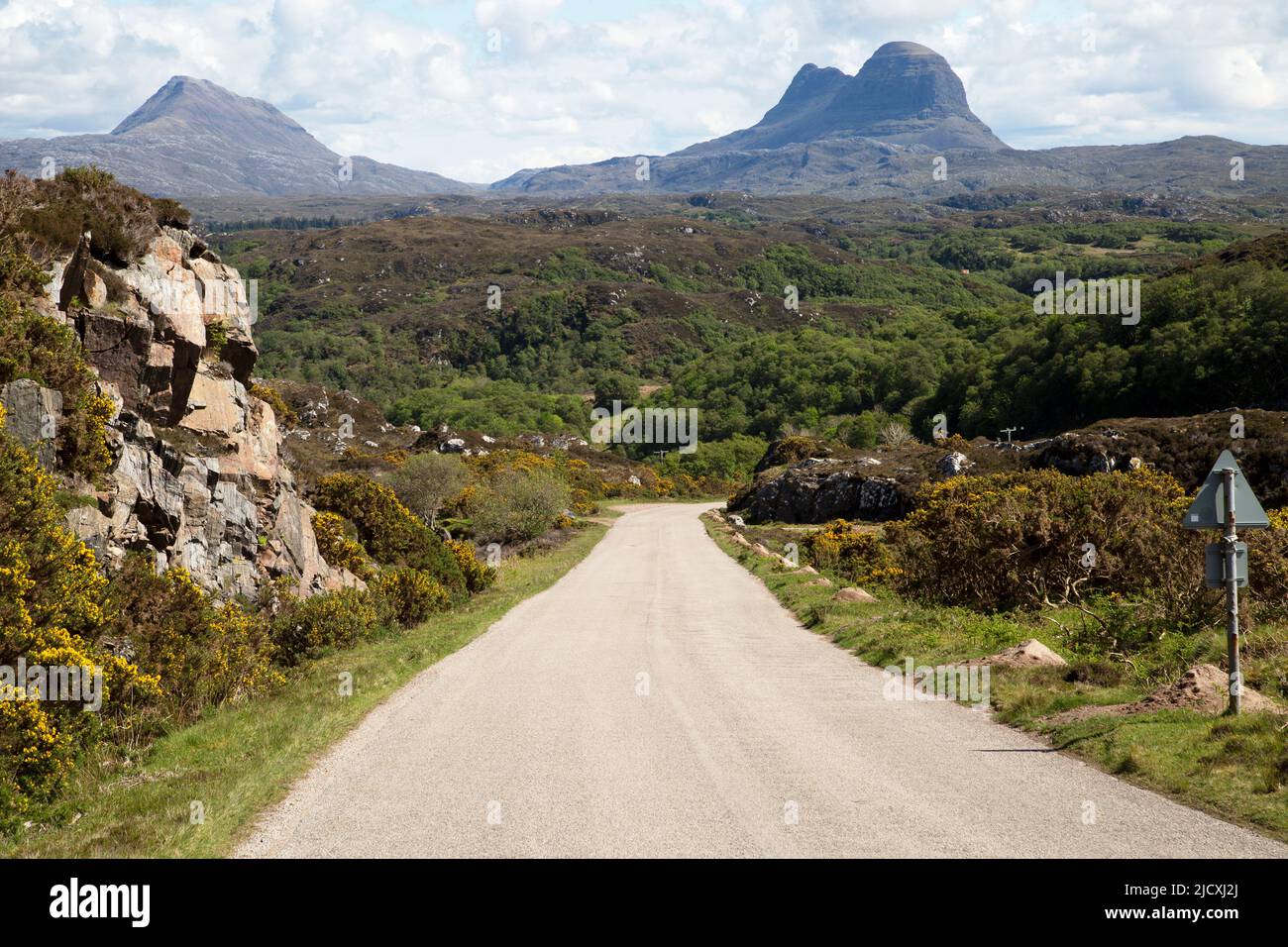 Blick auf Stac Poillaidh und Suilven in den Coigach-Bergen, Schottland Stockfoto