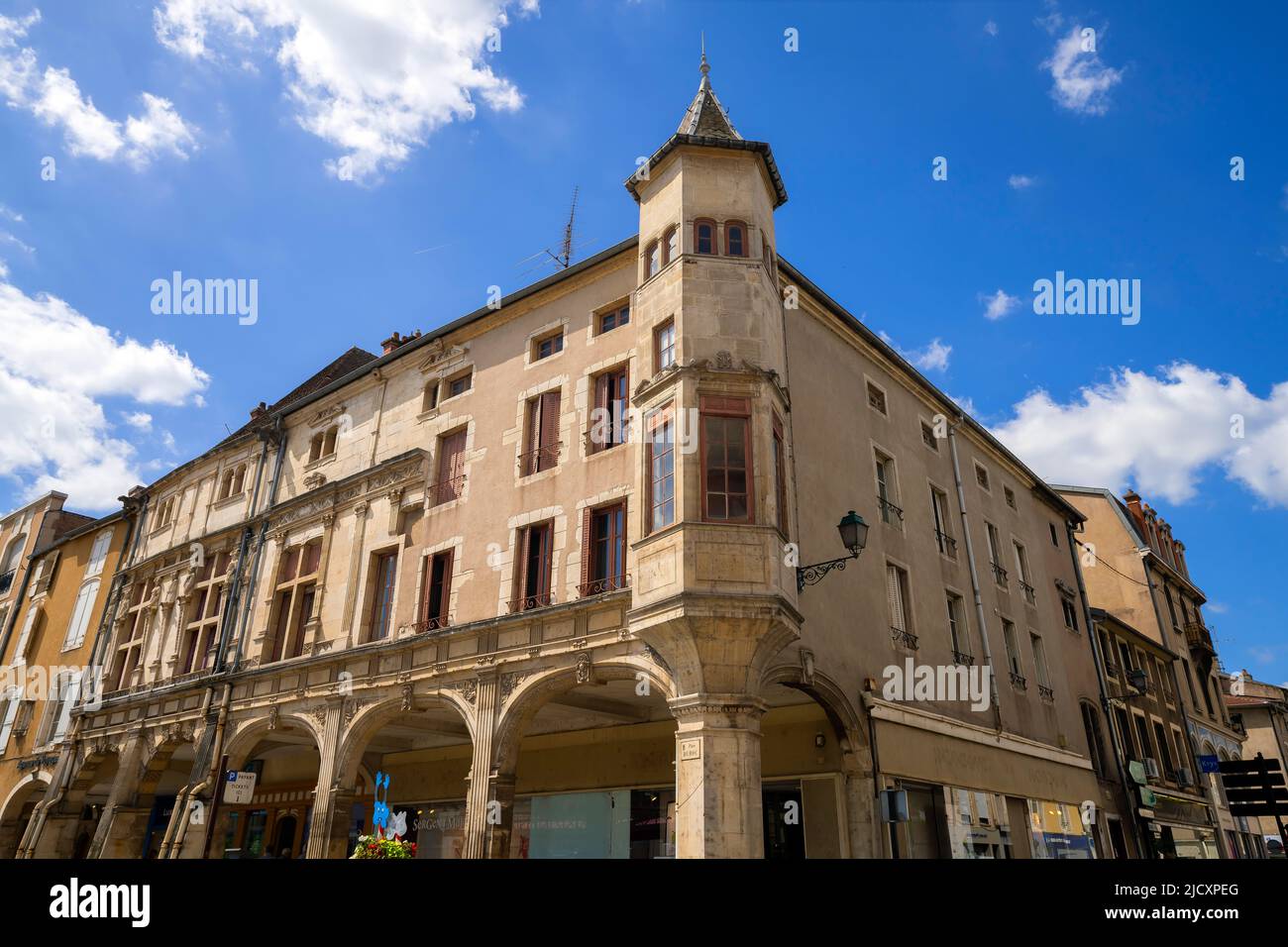 Das Haus der sieben Todsünden am Duroc-Platz, Altstadt Pont-à-Mousson. Das Hotel liegt zwischen Nancy und Metz, Meurthe-et-Moselle-Departement in Nord-Ea Stockfoto