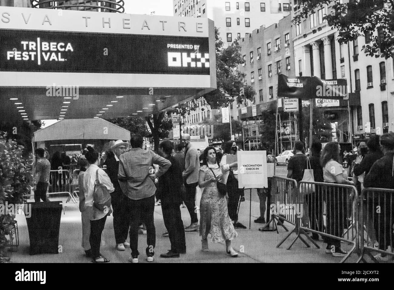 Karteninhaber nehmen am Samstag, dem 11. Juni 2022, am Tribeca Festival, dem ehemaligen Tribeca Film Festival, im SVA Theater in Chelsea in New York Teil. (© Richard B. Levine) Stockfoto