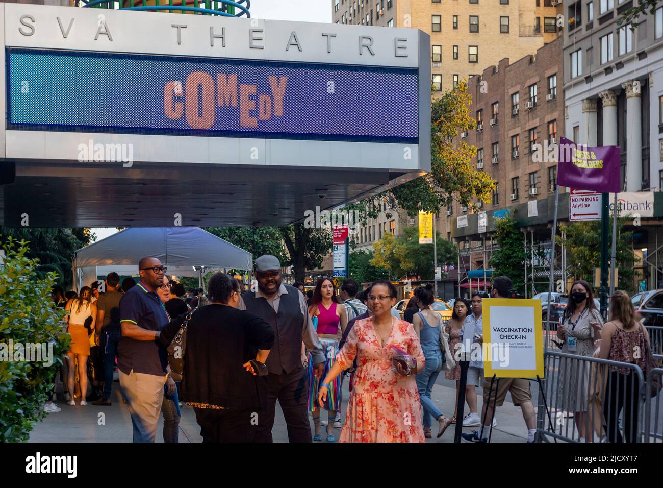 Karteninhaber nehmen am Montag, den 13. Juni 2022, am Tribeca Festival, dem ehemaligen Tribeca Film Festival, im SVA Theater in Chelsea in New York Teil. (© Richard B. Levine) Stockfoto