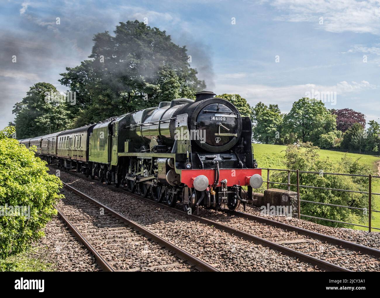 Royal Scot Dampfzug auf dem Kings Cross nach Edinburgh fahren 16.. Juni 2022, durch Long Preston, North Yorkshire.Locomotive Services (TOC) Ltd Stockfoto