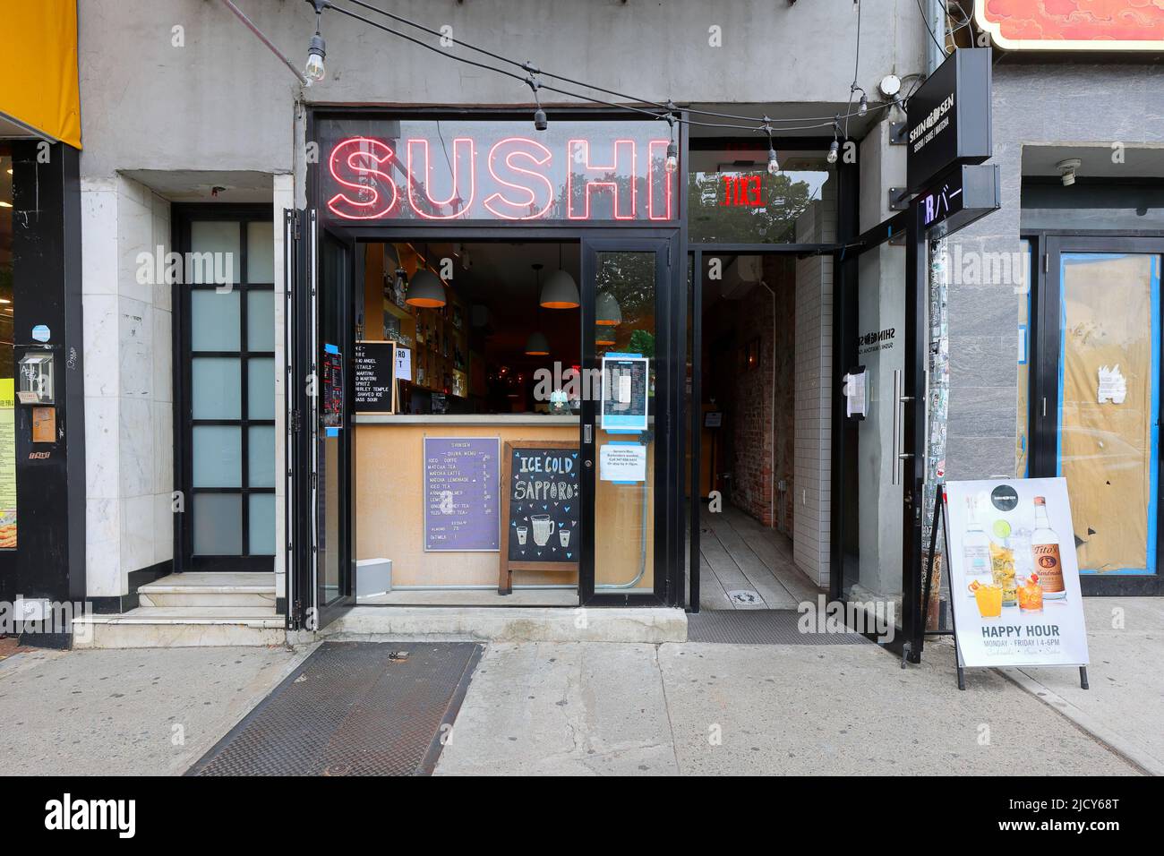 Shinsen 新鮮すし, 44 Bowery, New York, NYC Foto von einem Sushi-Restaurant und einer Sake Lounge in Manhattan, Chinatown. Stockfoto