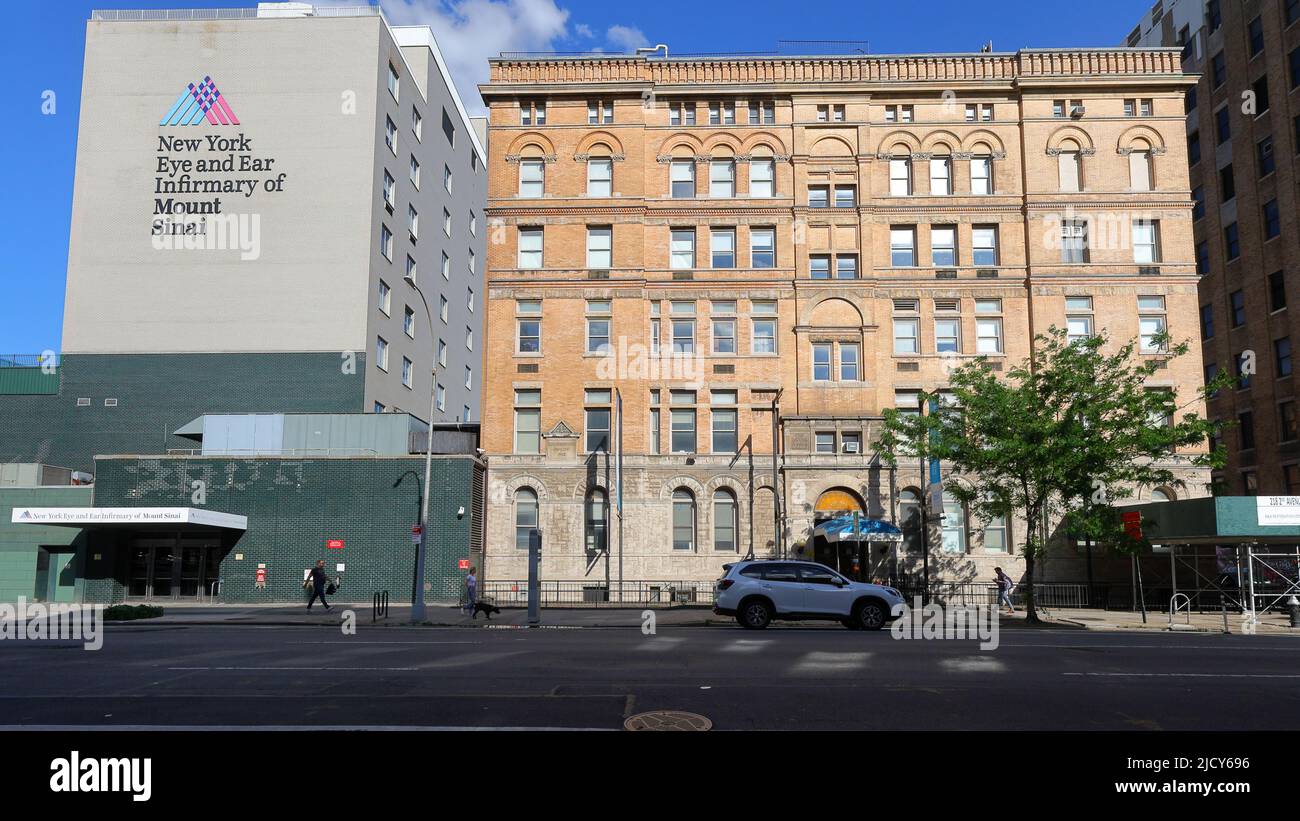 New York Eye and Ear Infirmary of Mount Sinai, New York. Ursprüngliches Krankenhausgebäude, entworfen von Robert Williams Gibson im romanischen Stil der Wiedergeburt Stockfoto