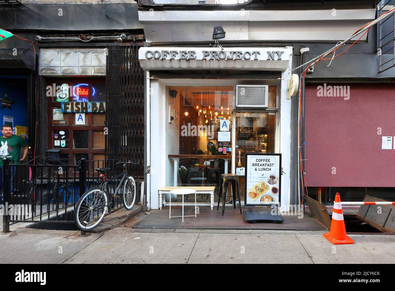 Coffee Project NY, 239 E 5. St, New York, NYC Foto von einem Café in Manhattans East Village Stockfoto