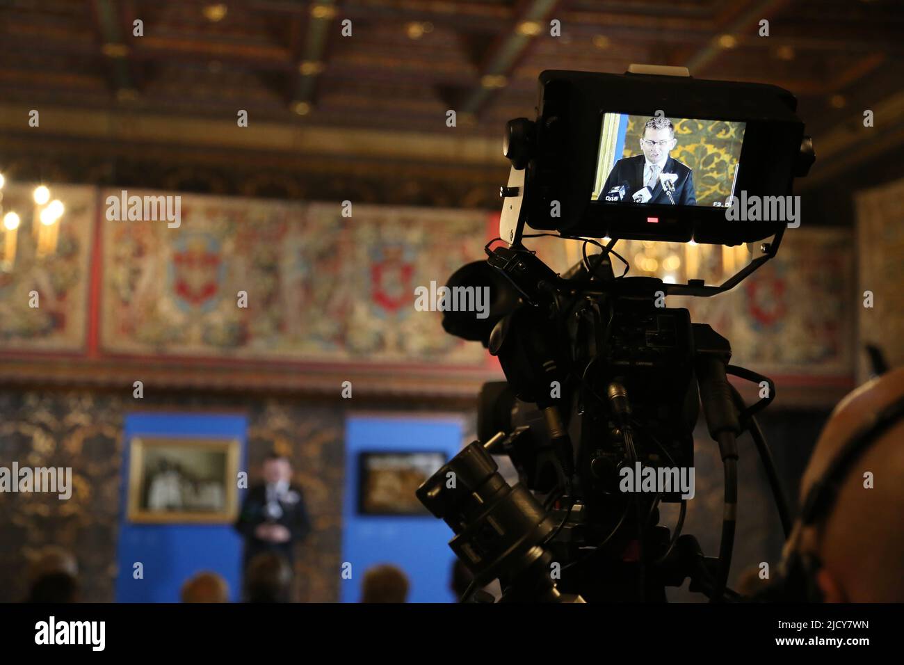 Krakau. Krakau. Polen. TV-Videokamera überträgt live eine Pressekonferenz. Stockfoto