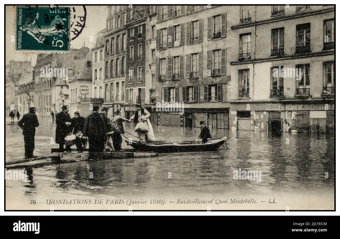 PARIS FLUTUNG ÜBERSCHWEMMUNGEN 1910 Vintage Paris Postkarte von Quai Montebello Hauts-de-seine große Überschwemmung von Paris 1910 INONDATIONS DE PARIS Ravitaillement Quai Montebello Paris Frankreich Stockfoto