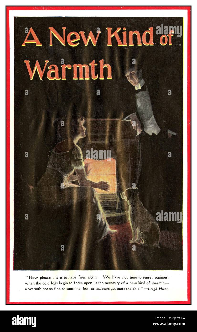 ELECTRIC HOME FIRE Vintage 1900s Poster Card Werbung für Home Fires „Eine neue Art von Wärme“ viktorianisches Hausfeuer mit „revolutionärer Wärme auf Abruf“ über ein elektrisches Feuer, wobei zwei sehr stilvolle Menschen in Abendkleid die Hitze genießen. Circa 1900s Stockfoto