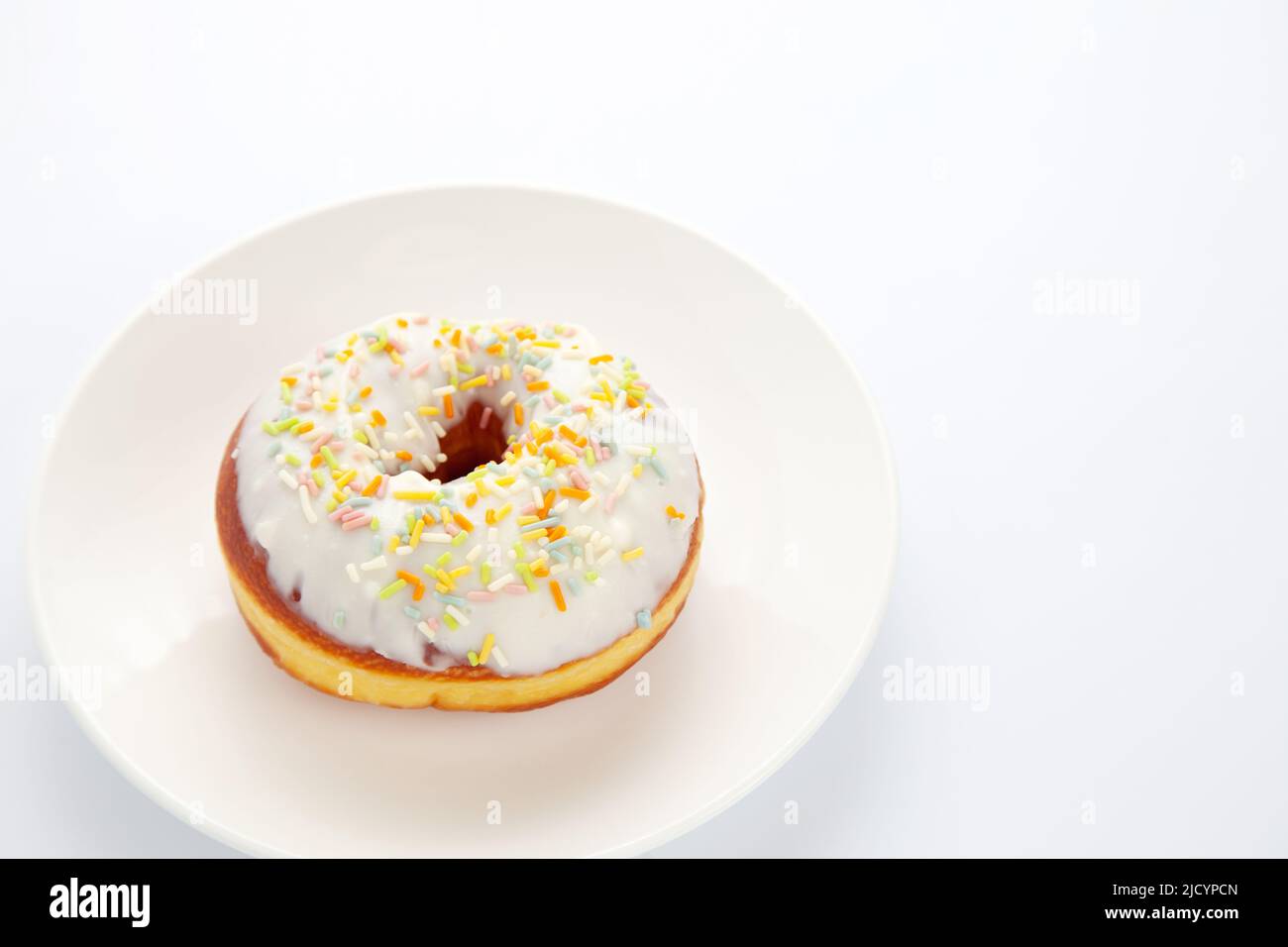 Matter Donut isoliert auf weißem Hintergrund Stockfoto