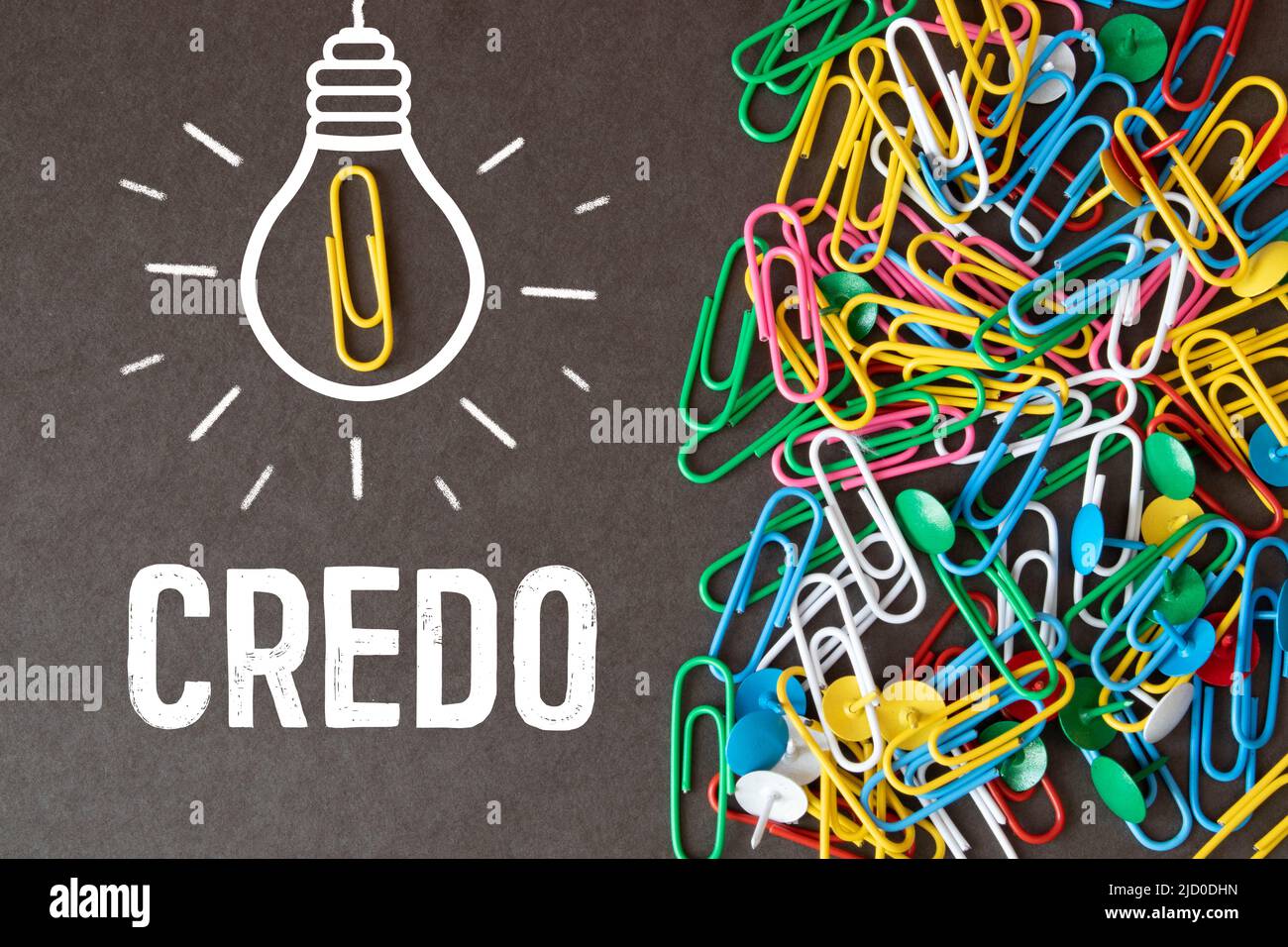 Word-Credo auf Makro für weißes Papier gedruckt. Stockfoto