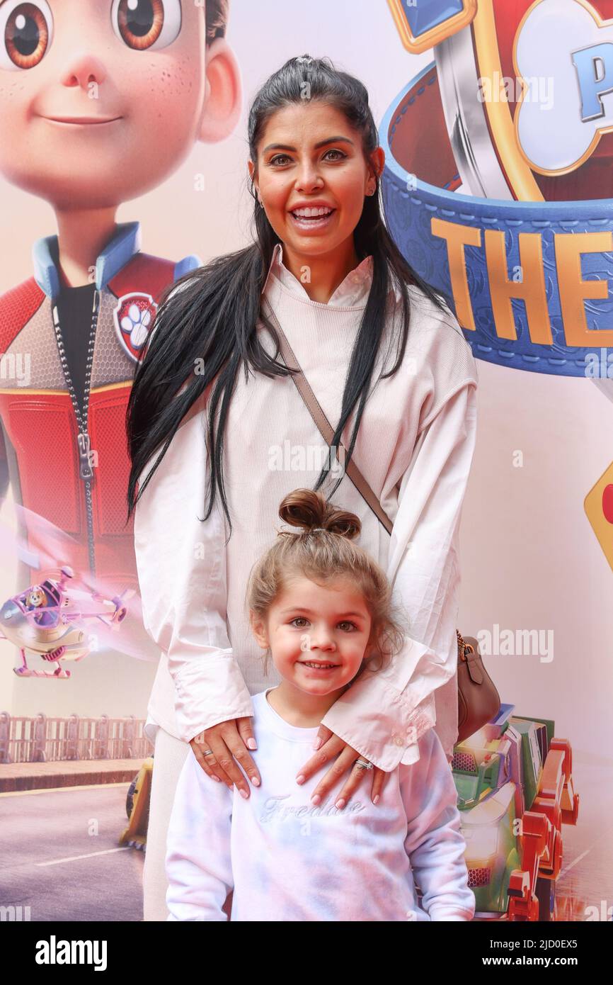 Promis besuchen den Paw Patrol Movie im Vue West End mit: Cara De La Hoyde und ihrem Sohn Freddie wo: London, Großbritannien Wann: 08 Aug 2021 Credit: Phil Lewis/WENN Stockfoto