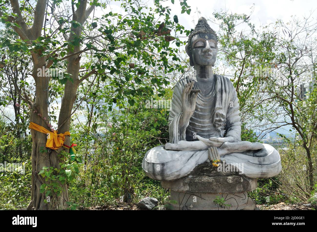 Buddha Statue im Wat Phra Yai Tempel (Big Buddha Hill) - Pattaya, Thailand. Stockfoto