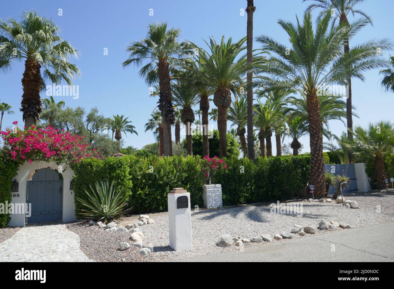 Palm Springs, California, USA 11. June 2022 Ein allgemeiner Blick auf die Atmosphäre von Jim Bakker und Tammy Faye Bakkers früherem Zuhause in 688 Vereda Sur am 11. Juni 2022 in Palm Springs, Kalifornien, USA. Foto von Barry King/Alamy Stockfoto Stockfoto
