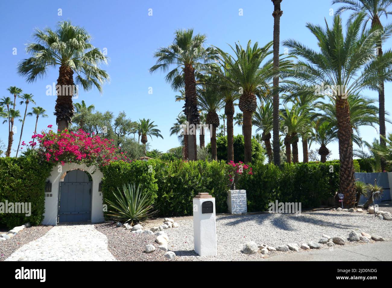 Palm Springs, California, USA 11. June 2022 Ein allgemeiner Blick auf die Atmosphäre von Jim Bakker und Tammy Faye Bakkers früherem Zuhause in 688 Vereda Sur am 11. Juni 2022 in Palm Springs, Kalifornien, USA. Foto von Barry King/Alamy Stockfoto Stockfoto
