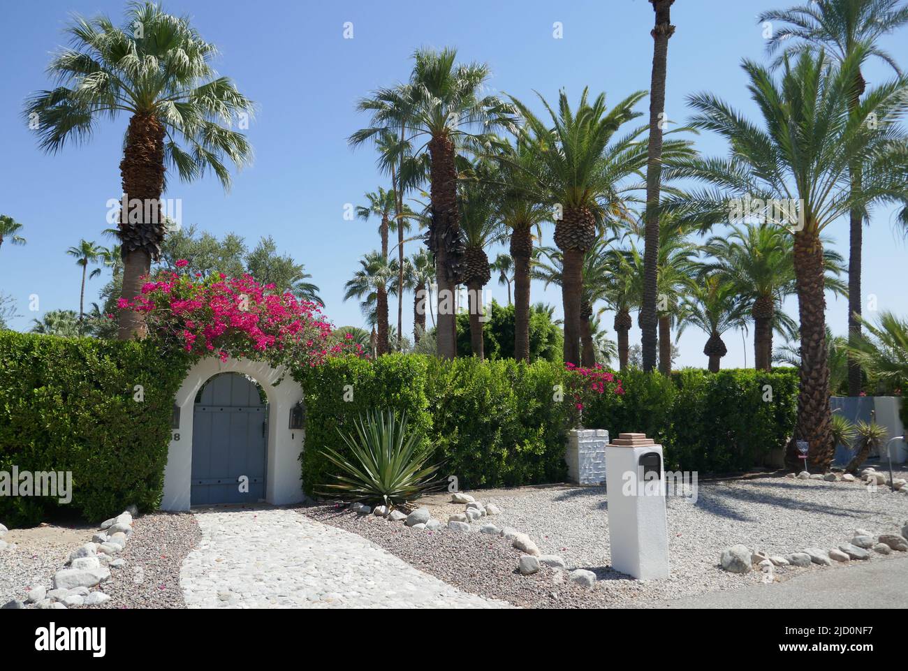Palm Springs, California, USA 11. June 2022 Ein allgemeiner Blick auf die Atmosphäre von Jim Bakker und Tammy Faye Bakkers früherem Zuhause in 688 Vereda Sur am 11. Juni 2022 in Palm Springs, Kalifornien, USA. Foto von Barry King/Alamy Stockfoto Stockfoto