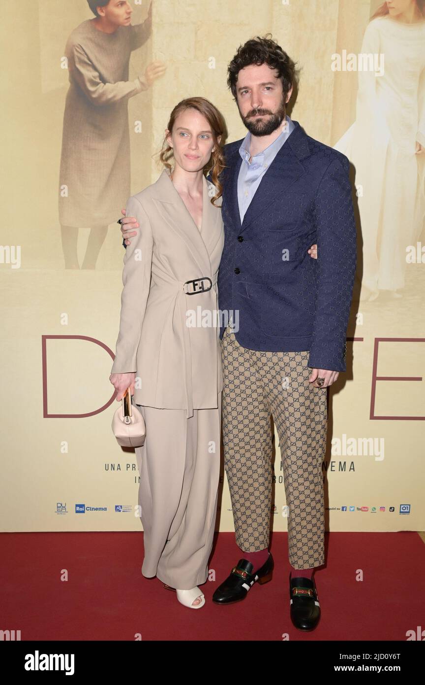 Rom, Italien. 16.. Juni 2022. (L-R) Carlotta Gamba und Fabio D'Innocenzo besuchen den roten Teppich der Premiere des Films Dante im Auditorium della Conciliazione. (Foto: Mario Cartelli/SOPA Images/Sipa USA) Quelle: SIPA USA/Alamy Live News Stockfoto