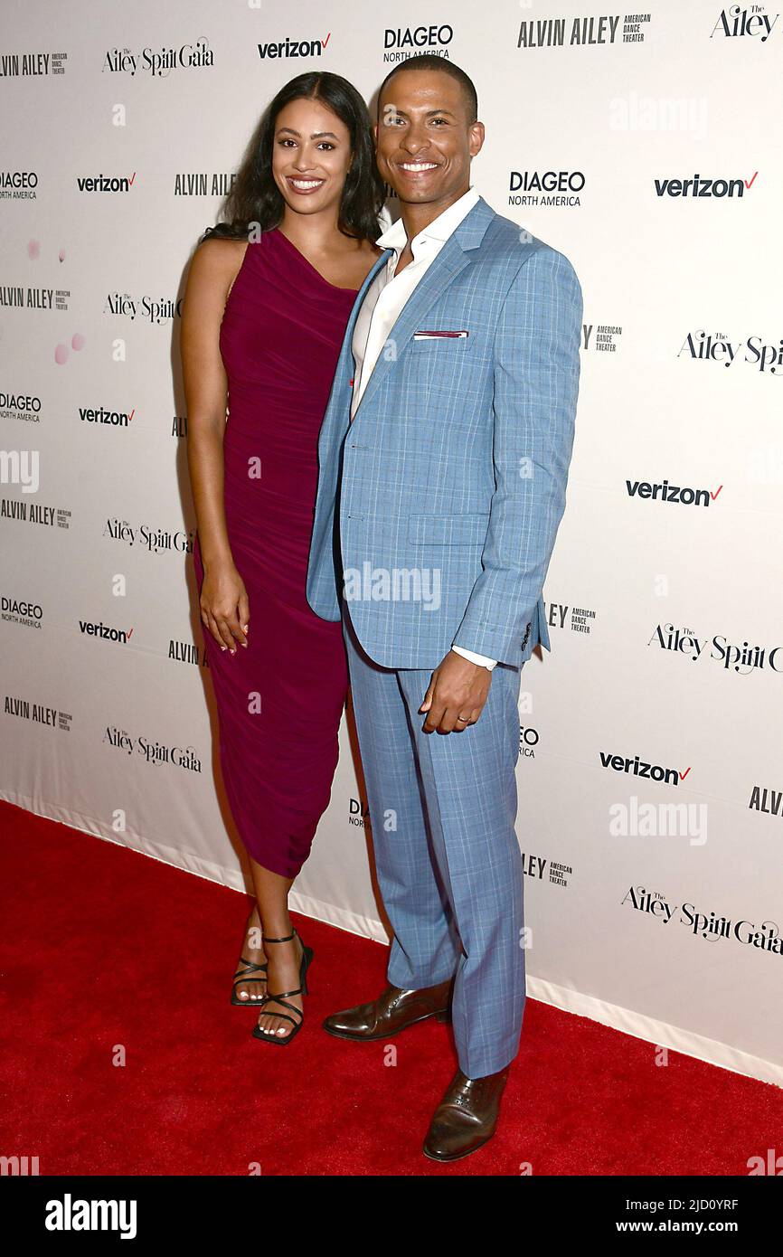 Ariana Tolbert und Errol Barnett nehmen am 16. Juni 2022 an der Ailey Spirit Gala im David H Koch Theater im Lincoln Center in New York, New York, USA, Teil. Robin Platzer/ Twin Images/ Credit: SIPA USA/Alamy Live News Stockfoto