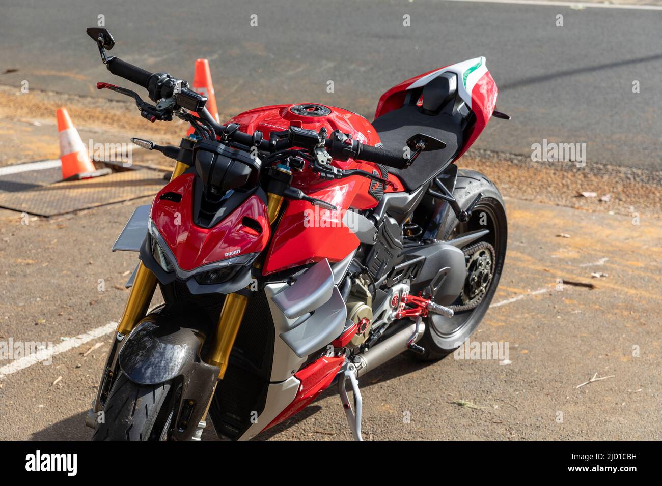 2020 Modell rot Ducati Streetfighter FA Motorrad geparkt in Sydney, NSW, Australien Stockfoto