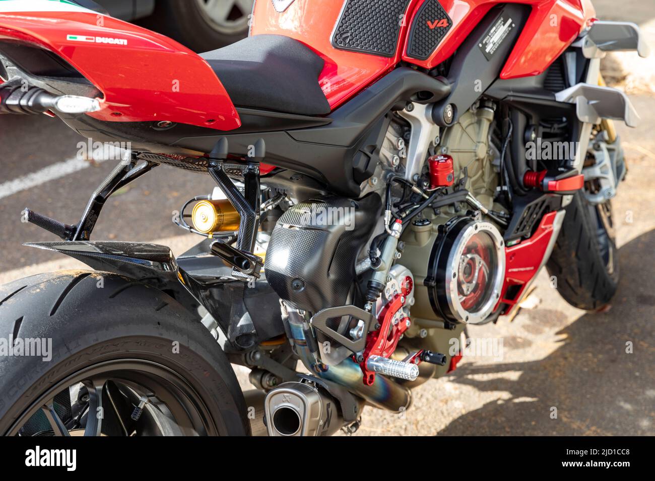 2020 Modell rot Ducati Streetfighter FA Motorrad geparkt in Sydney, NSW, Australien Stockfoto