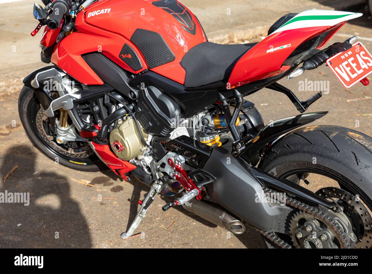 2020 Modell rot Ducati Streetfighter FA Motorrad geparkt in Sydney, NSW, Australien Stockfoto