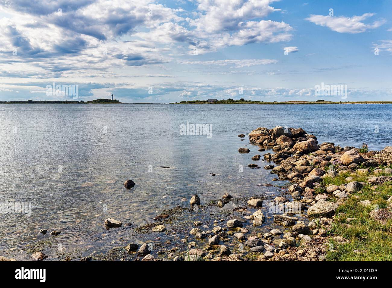 Blick auf die lagunenartige Bucht Grankullaviken mit Leuchtturm lange Erik am Horizont, Nordspitze der Insel Oeland, Kalmar laen, Schweden Stockfoto