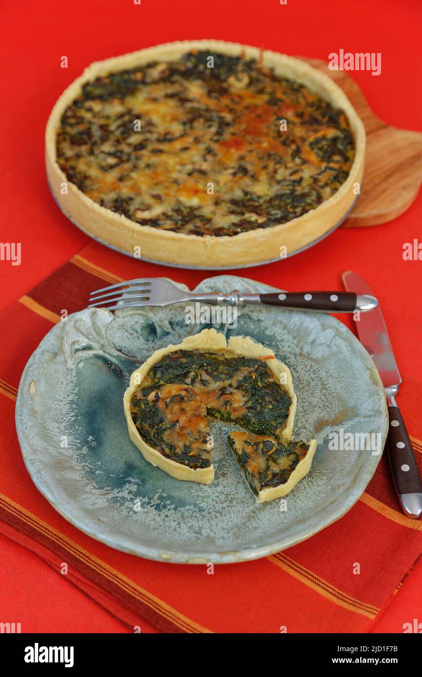 Schwäbische Küche, Spinatkuchen mit Mürbeteig, herzhafter Kuchen auf ...