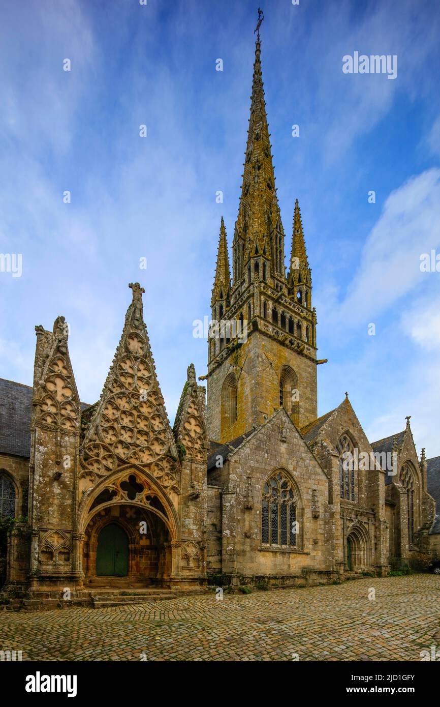 Kirche Notre-Dame-de-Roscudon im extravaganten gotischen Stil, Pont-Croix, Cap Sizun, Abteilung Finistere Penn ar Bed, Region Bretagne Breizh, Frankreich Stockfoto