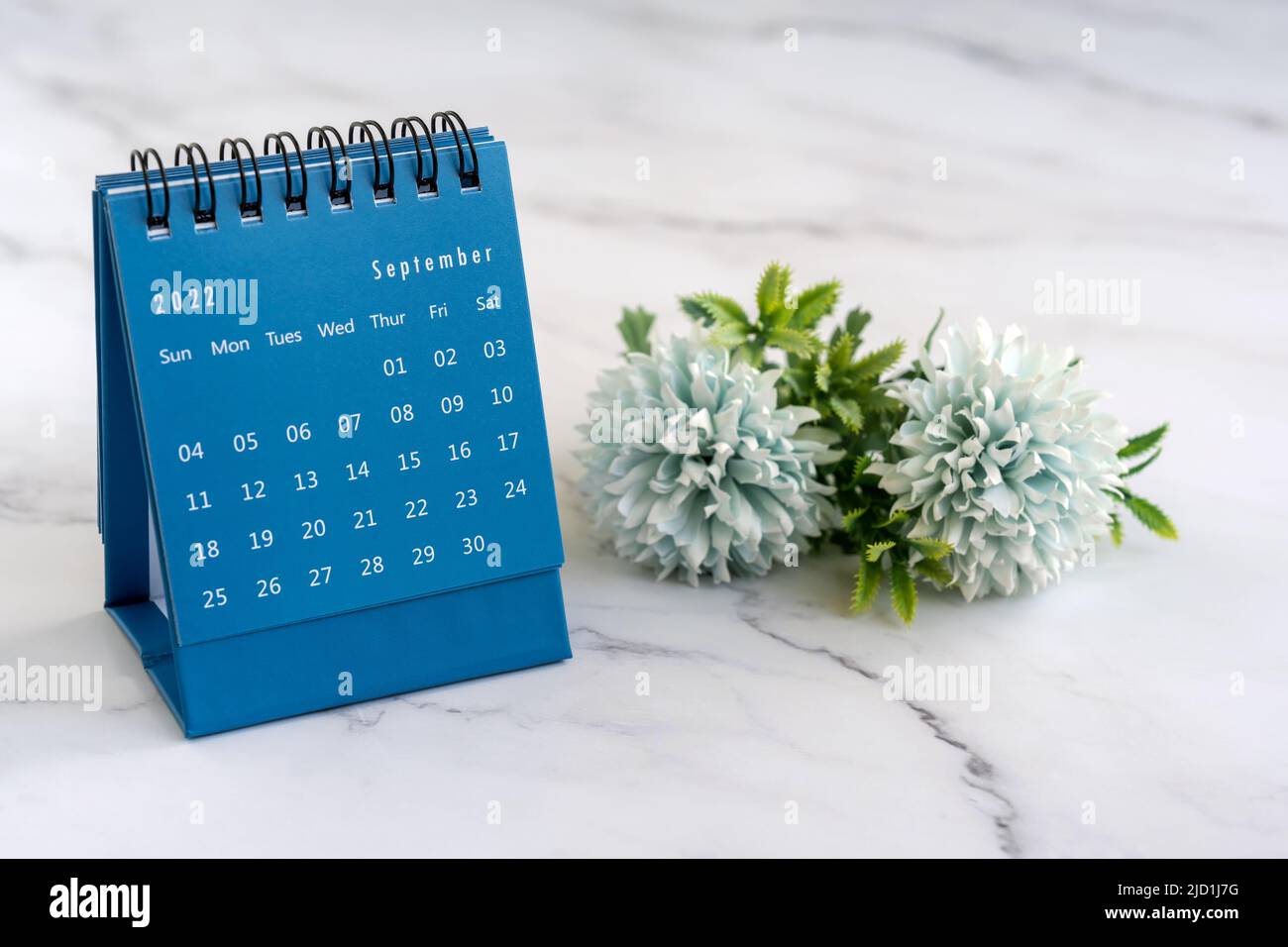 September 2022 Tischkalender auf Marmortisch Stockfoto