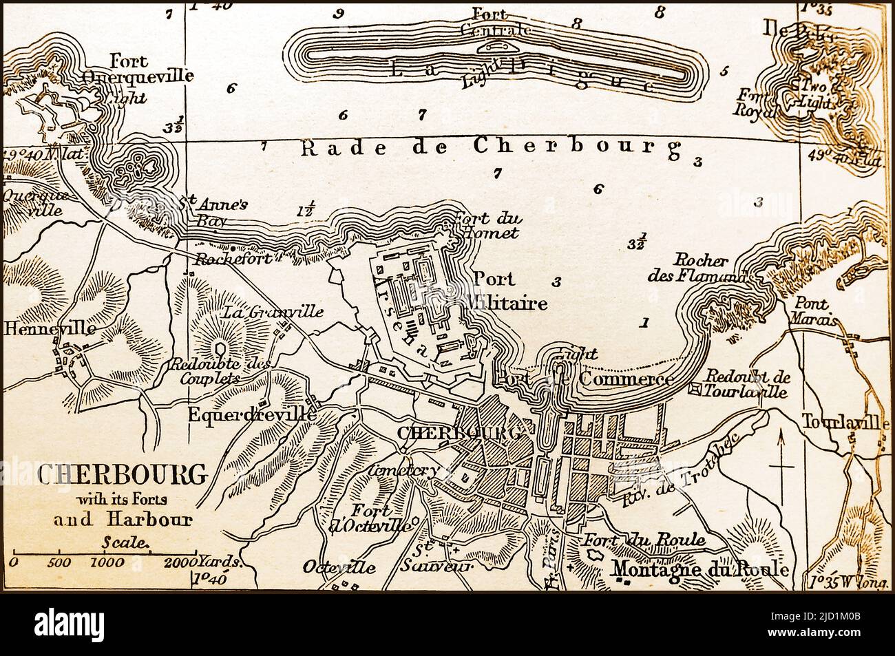 Eine englische Karte aus dem späten 19.. Jahrhundert von Cherbourg und Cherbourg, Frankreich mit Ortsnamen, Flüssen, Festungen, Häfen, Wassertiefen und Eisenbahnschienen, wie sie zu dieser Zeit waren; Mit Entfernungen in englischen Höfen - Une carte anglaise de la fin du 19ème siècle de Cherbourg et du Port de Cherbourg, en France, montrat les noms de lieux, les Rivières, les profondeurs d’Eau et les voies ferrées telles qu’elles étaient à cette époque; Avec des distances dans les cours anglaises Stockfoto