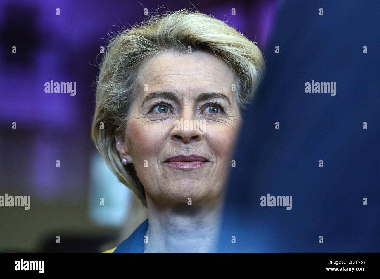 Brüssel, Region Brüssel-Hauptstadt, Belgien. 17.. Juni 2022. Die Präsidentin der Europäischen Kommission, Ursula von der Leyen, fand am 17. Juni 2022 bei der wöchentlichen Zusammenkunft der Kommissionsmitglieder am Sitz der Europäischen Kommission in Brüssel, Belgien, statt. Am 17. Juni wird die Europäische Kommission ihr Urteil über die Gewährung des EU-Kandidatenstatus für die Ukraine, Georgien und die Republik Moldau abgeben. (Bild: © Valeria Mongelli/ZUMA Press Wire) Stockfoto