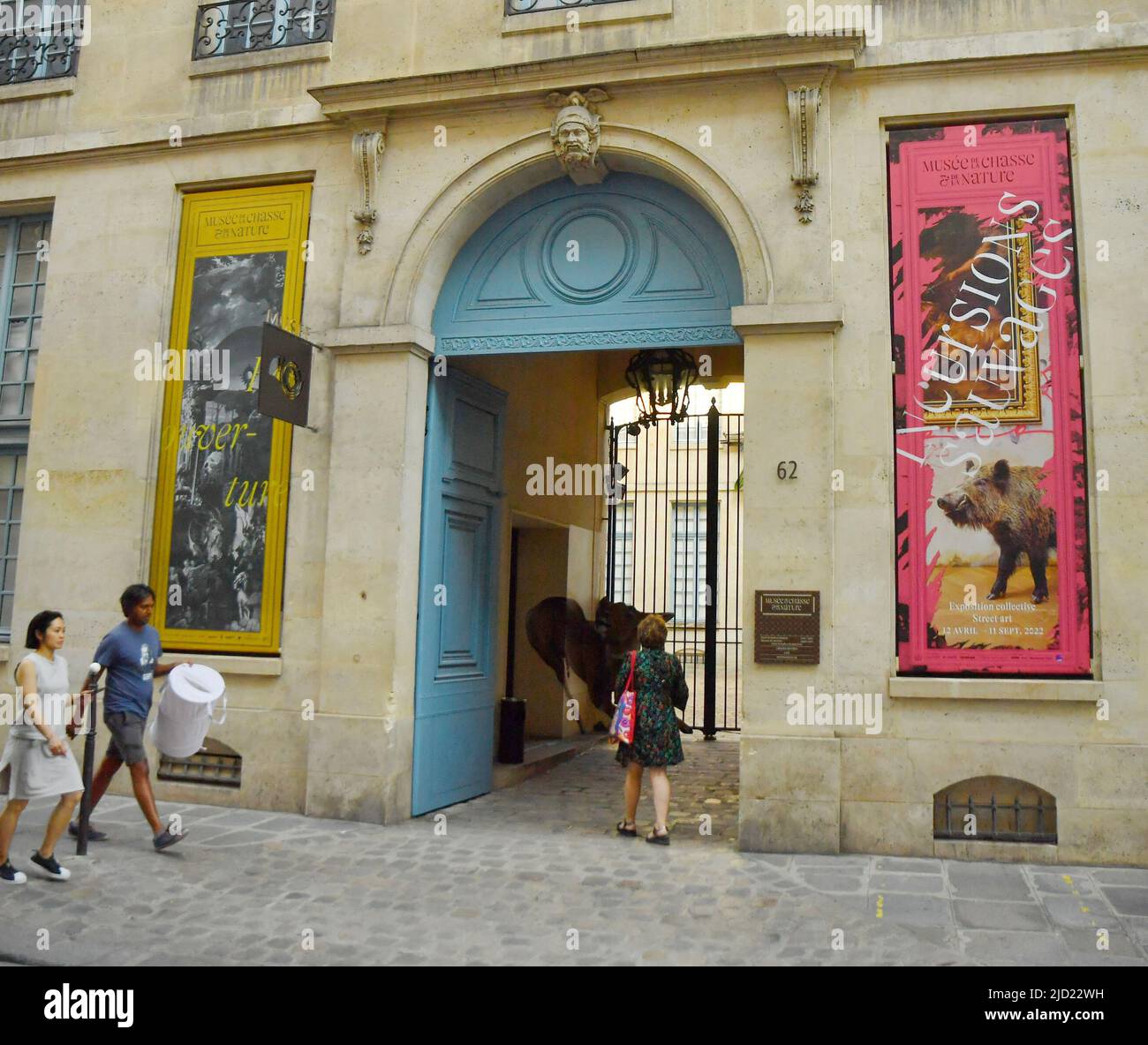 Paris, Frankreich. 17.. Juni 2022. Ausstellung „Incursions Sauvages“ im Jagdmuseum in Paris, Frankreich am 15. Juni 2022. Vom 12. April bis zum 11. September 2022 übernehmen sieben Straßenkünstler die verschiedenen Räume des Musée de la Chasse et de la Nature in Paris, um neue Arbeiten für die Ausstellung „Incursions sauvage“ zu präsentieren. Foto von Karim Ait Adjedjou/ABACAPRESS.COM Quelle: Abaca Press/Alamy Live News Stockfoto