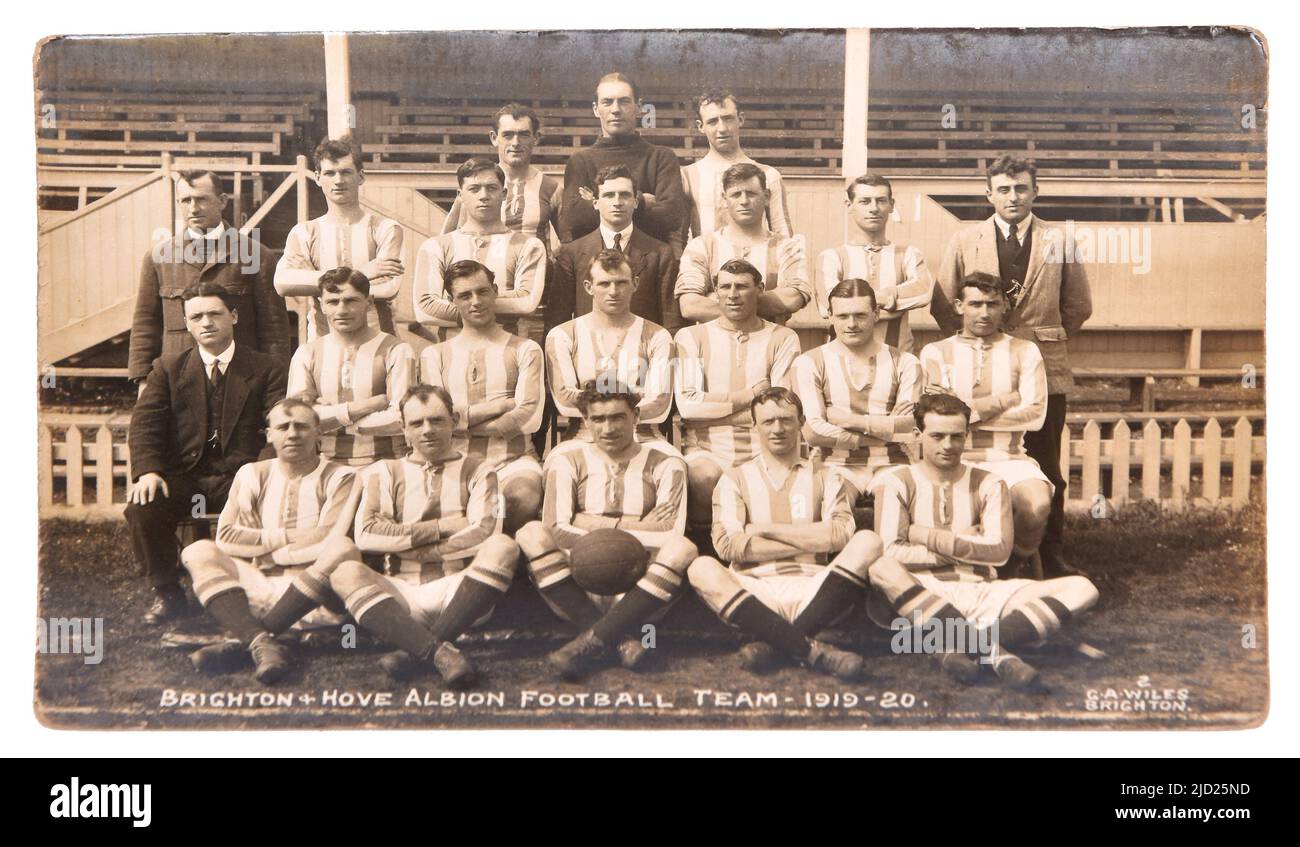 Vintage-Foto der Fußballmannschaft von Brighton & Hove Albion für die Saison 1919 -1920 Stockfoto