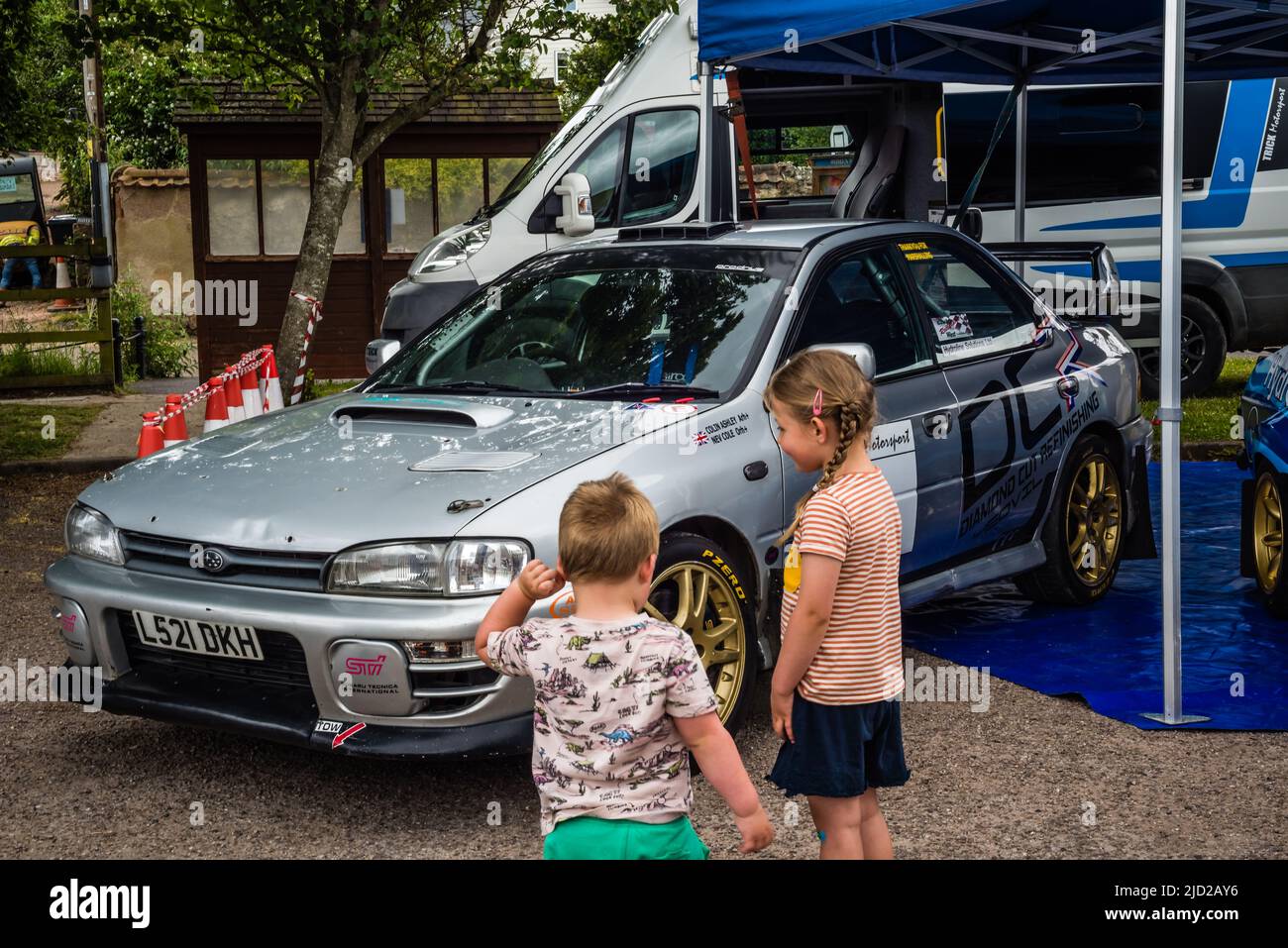 Rally Car Display beim East Budleigh Village Scarecrow Festival. Subaru Impreza Stockfoto